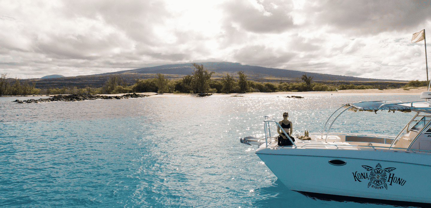 Kona Snorkel and Dive boat Exclusive Charter Kona Honu Divers
