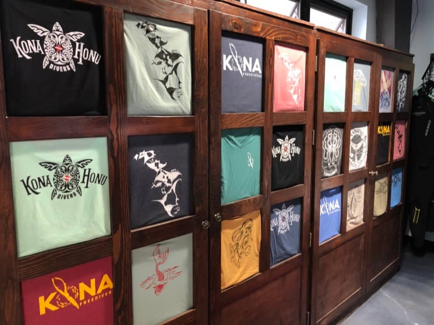 dive shop t shirt display Kona Hawaii