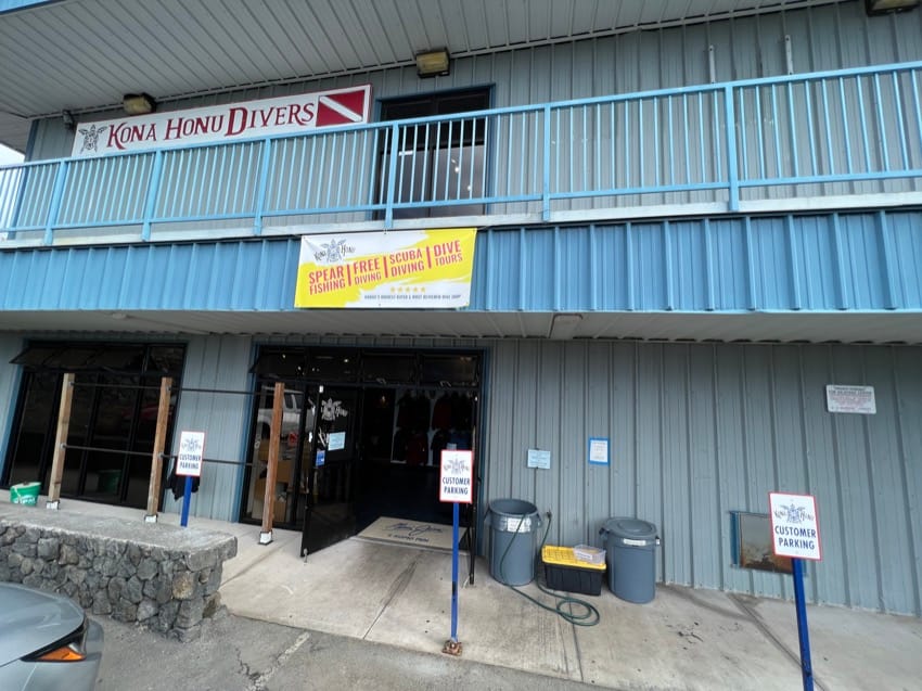 outside entrance of Kona Honu Divers dive shop kona