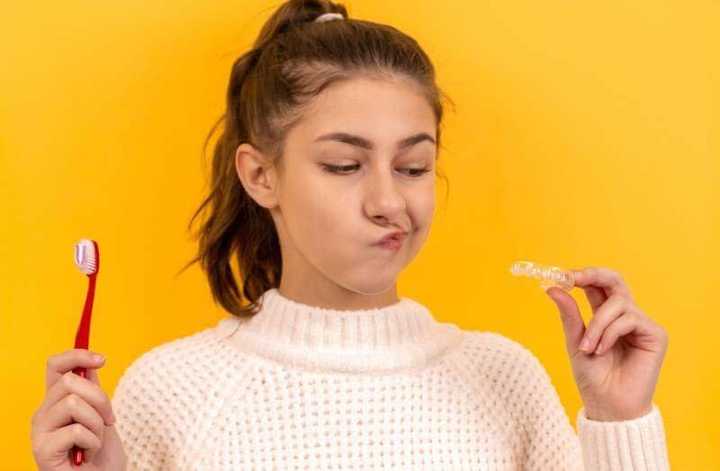 What’s the Difference Between Braces and Aligners?