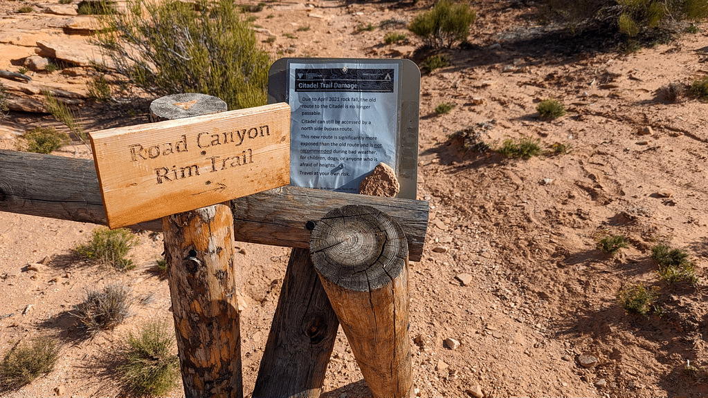 A sign points the way to the trail.