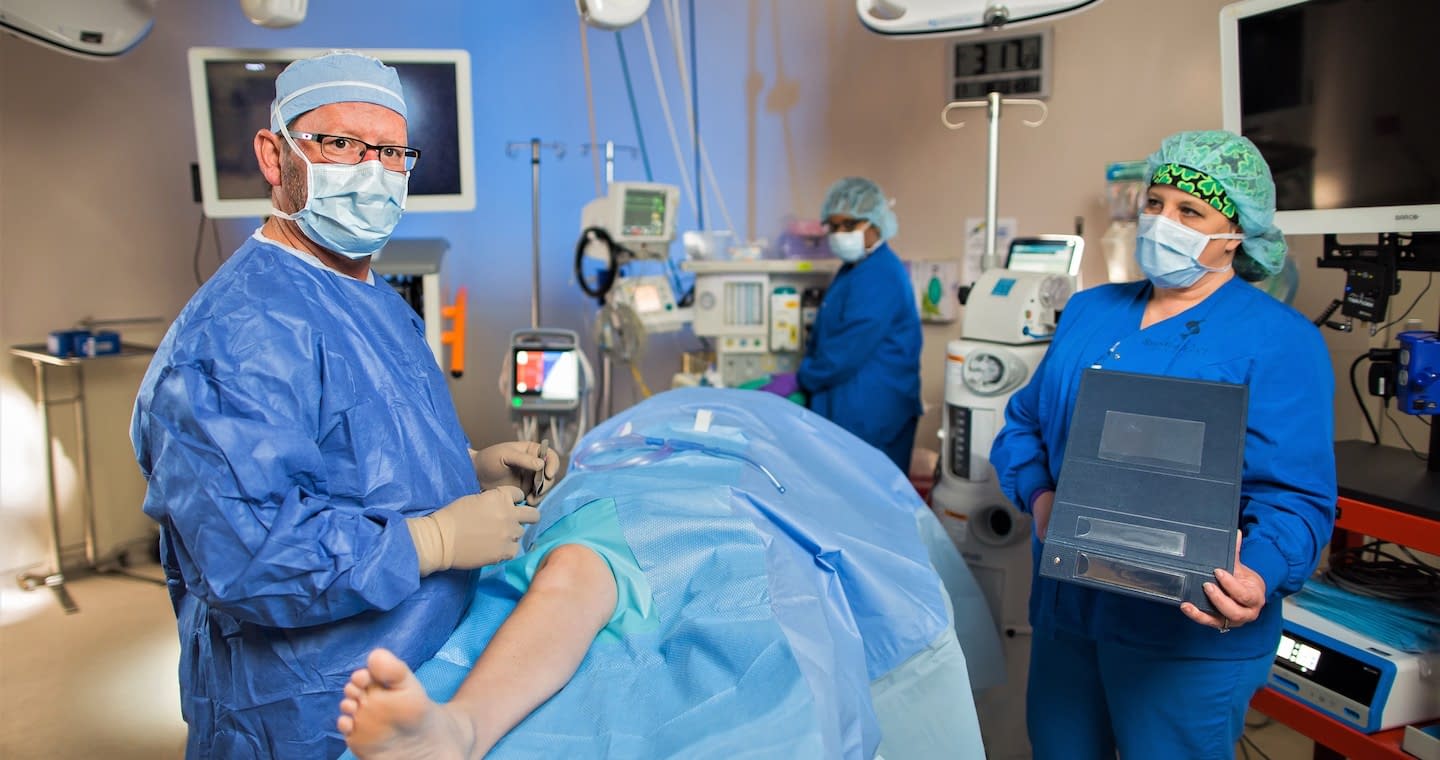 Orthopedic surgeon performing a customized surgery for an Azalea Orthopedic patient in East Texas
