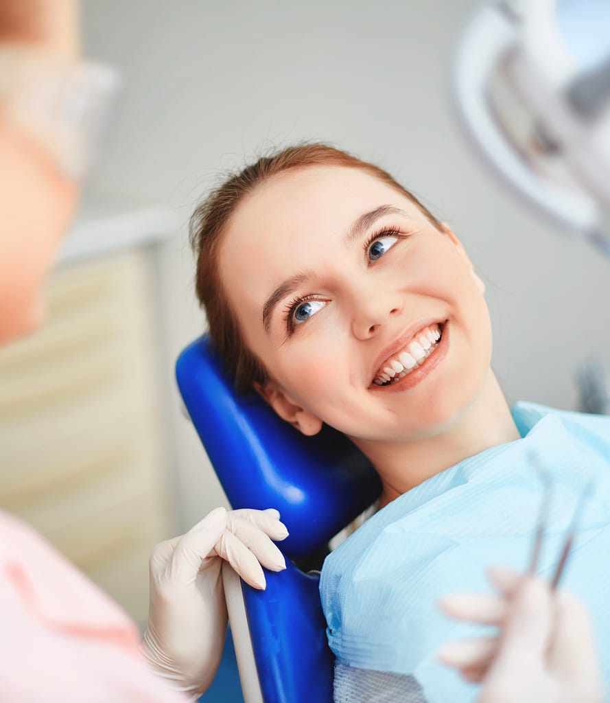 Video of dentist explaining how dental implants work.